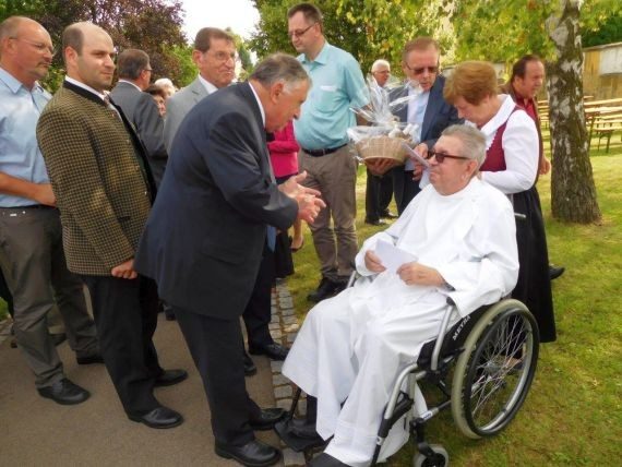 Gratulanten aus den Reihen der KMB