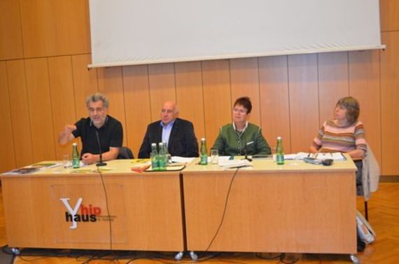 (v.l.n.r.) Andreas Gjecaj, KMB-Stv. Obmann Herbert Nussbaumer, Astrid Ebenberger und Rosina Baumgartner (beide Kath. Familienverband)