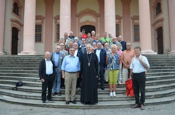 Abt Columban (Mitte) und die KMB-Delegation