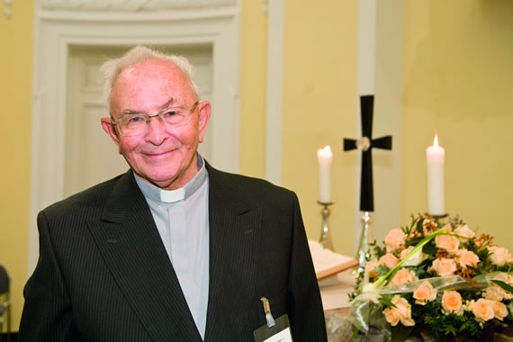 Dr. REINHOLD STECHER (1921–2013)