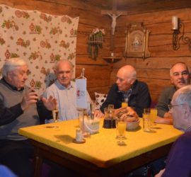 „Geburtstagskinder“ (Msgr. Dompropst Karl Pichelbauer, Ernst Fürst) und drei Gratulanten (Alfred Roth, Günther Senn und Willibald Seidel(v. li.)