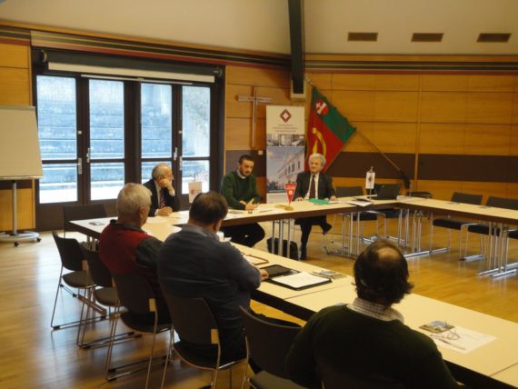 Der Referent mit Vikariatsobmann Johann Schachenhuber und KMB-Diözesanobmann Helmut Wieser.