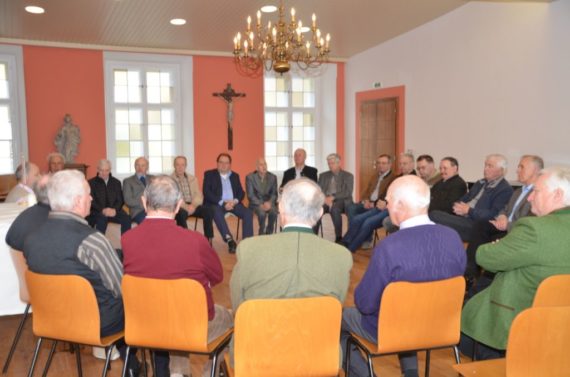 gespannte Zuhörer von P. Walter