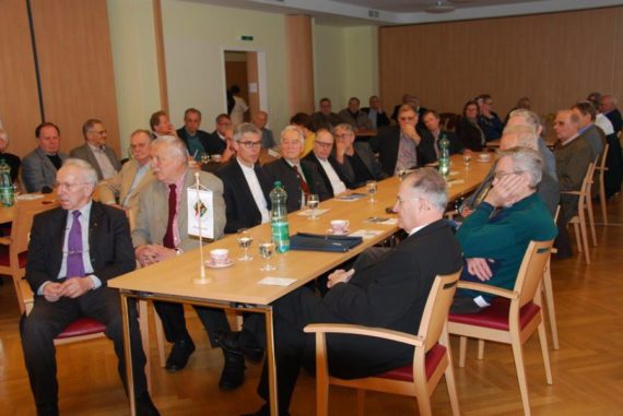 Teil des sehr interessierte Publikums