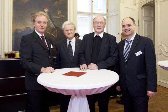v. l. Dir. Günter Bergauer, Bankhaus Schelhammer & Schattera, KMB-Diözesanobmann Helmut Wieser, Bischof Dr. Alois Schwarz, Diözese Gurk - Kärnten, Dr. Herbert Ritsch, Schelhammer & Schattera