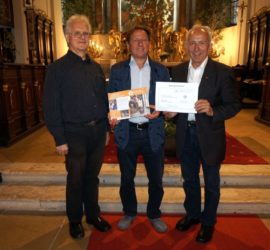 v.L.: Dechant P. Dr. Edmund Tanzer OCist, der Jubilar Franz Hofbauer und Vikariatsobmann Nord, Johann Schachenhuber.