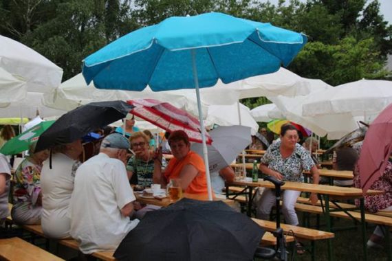 KMB Auersthal bei der Arbeit am Pfarrfest 2017