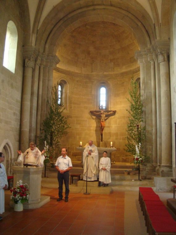 K M B Messe in der romanischen Pfarrkirche Schöngrabern