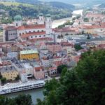 Blick auf Passau mit Donau und Inn