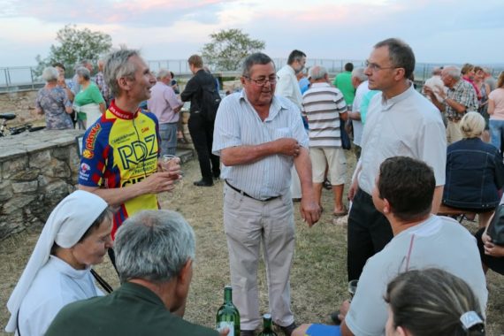 Franz Glaser, KMB-Obmann von Retzbach mit dem Znaimer Dekan