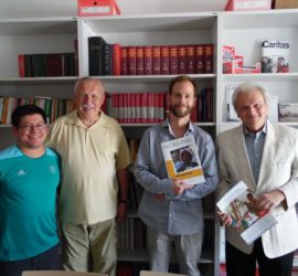 Freuen sich über Zusammenarbeit – v.l. Luis Cordero (KMBÖ), Vikariatsobmann Richard Wagner, Mg. Lukas Korosec (Salvatorianer weltweit), KMB-Diözesanobmann Helmut Wieser