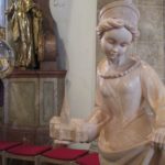 Statue der Hl. Kaiserin Kunigunde, neben der Reliquien Monstranz, mit ihr geweihten Kirche