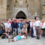 Gruppenfoto vor der Burg