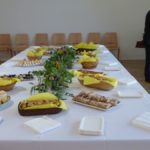 Mit erlesenen pikanten und auch süßen Köstlichkeiten war der Agape-Tisch festlich gedeckt