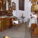 Segnung von Kräutern, Blumen und Kräutersalz beim Seitenaltar