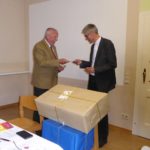 Der scheidende Vikariatsobmann, Ing. Richard Wagner, überbrachte die Glück- und Segenswünsche der Vikariatsleitung mit Billet und Geschenk und dankte herzlich für den Dienst im Vikariat Süd