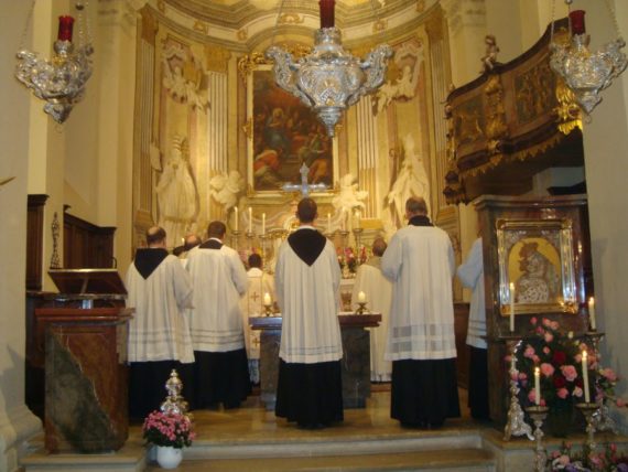 Hochaltar u. Gnadenbild Maria Roggendorf