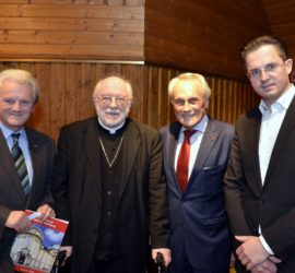 Der päpstl. Nuntius EB Dr. Peter Stephan Zurbriggen bei der Buchpräsentation mit (v.r.) Bürgermeister Mag. Stefan Schmuckenschlager, Dr. Josef Höchtl und KMB-Diözesanobmann Helmut Wieser