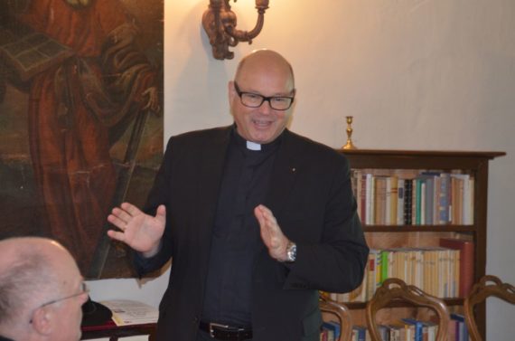 Der Referent, Diakon Mag. Dr. Stefan Krummel.