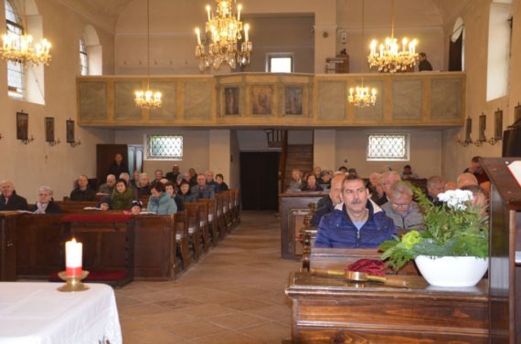 Hl. Messe mit der Gemeinde in der Pfarrkirche...