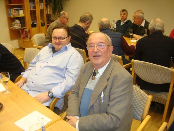 Mag. Raimund Lunzer (links) wurde als neues Mitglied in die KMB aufgenommen,