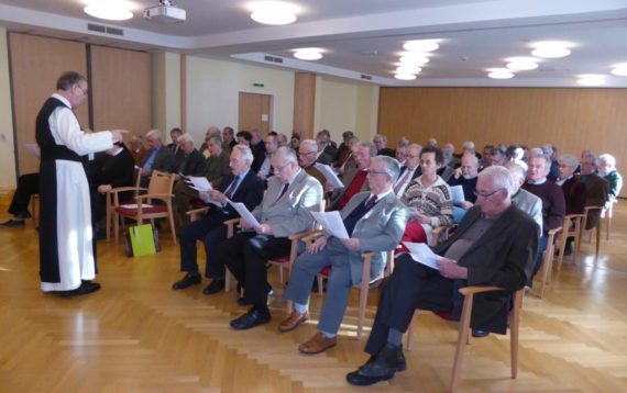 Ein Blick in den Vortragssaal im Haus Elisabeth der ehrwürdigen Kreuzschwestern in Laxenburg
