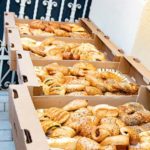 Die Agape im Garten der Propstei ist eröffnet, Köstliches ist bereitgestellt