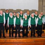 Der Männergesangverein Wiener Neustadt mit Leiter und Organist auf der Orgelempore