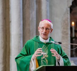 Exzellenz Dr. Scharl bei seiner Predigt „Gemeinsam wollen wir wachsen“