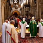 Ein Blick in das Hauptschiff „Ite, Missa est – Deo Gratias“