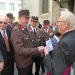 Sichtlich erfreut als langjähriger Kurat der Feuerwehr mit ihren tapferen Männern