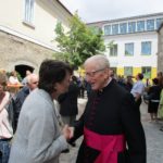 Brigitte Derkits vom Pfarrgemeinderat und Chorus Kunigundis mit Segenswünschen