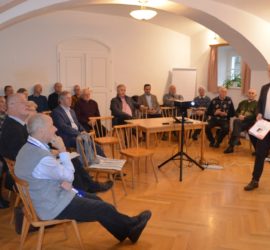 Interessierte Frauen und Männer