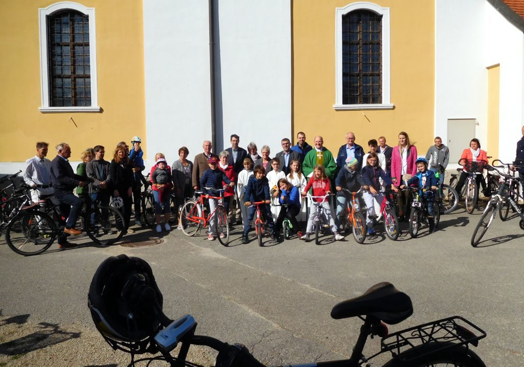 Segnung am Kirchenplatz