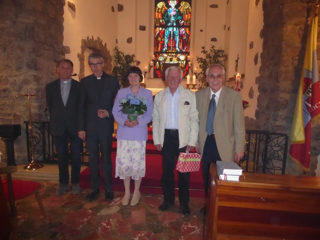 Mit Pfarrer Edward Keska, Pfarrer Richard Posch und Sängerin Brigitte Derkits