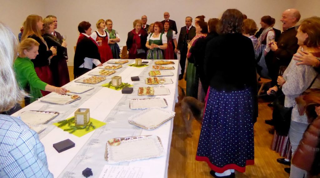 Agape des Chores „Club Carinthia“ im Pfarrsaal mit Gesangsdarbietungen
