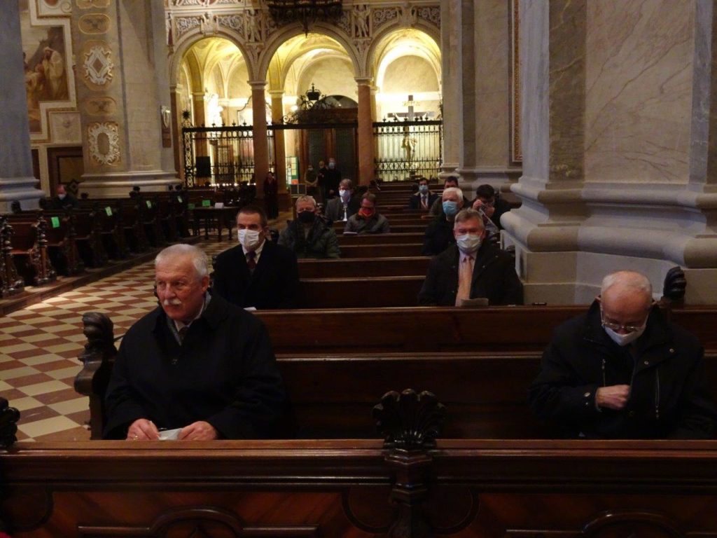 Wallfahrtsgottesdienst mit coronabedingtem Abstand in der Stiftskirche Klosterneuburg