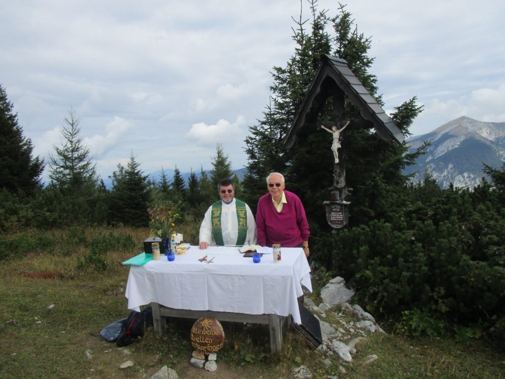 Zelebrant P. Stephan Neulinger mit KMB Vikariatsvorsitzenden Wilhelm Weiss