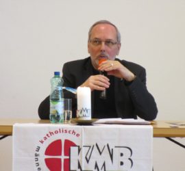 Pater Lorenz Voith, Bischofsvikar der Diözese Eisenstadt, bei seinem Referat