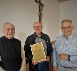 Pater Walter Ludwig, Dekanatsobmann Richard Kaschik, Vikariatsvorsitzender Franz Grassl
