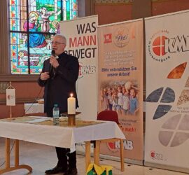 Exzellenz Weihbischof Mag. Dr. Franz Scharl bei seinem Referat