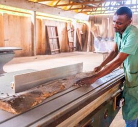 Hilfe zur Selbsthilfe - Adventsammlung 2024 Foto: Daniel Furxer