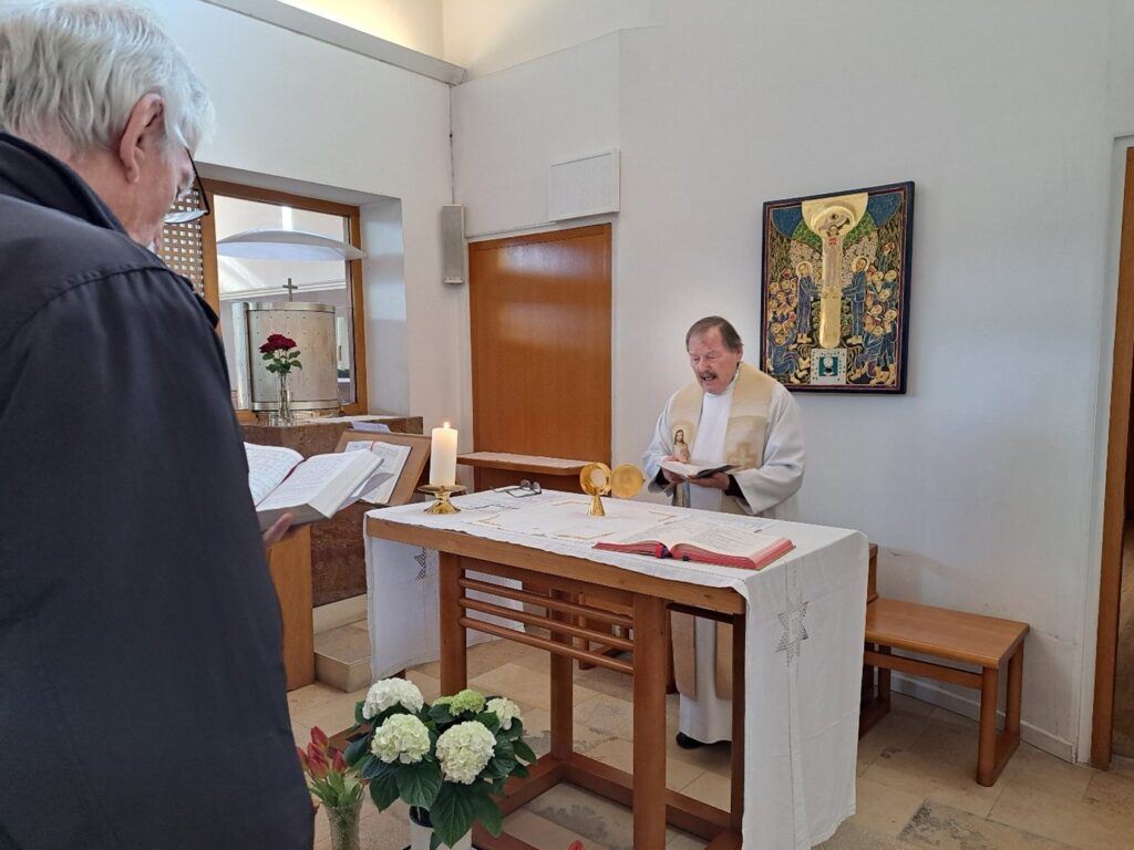 Mit Jesus im Allerheiligsten Sakrament ist er wahrhaft in unserer Mitte