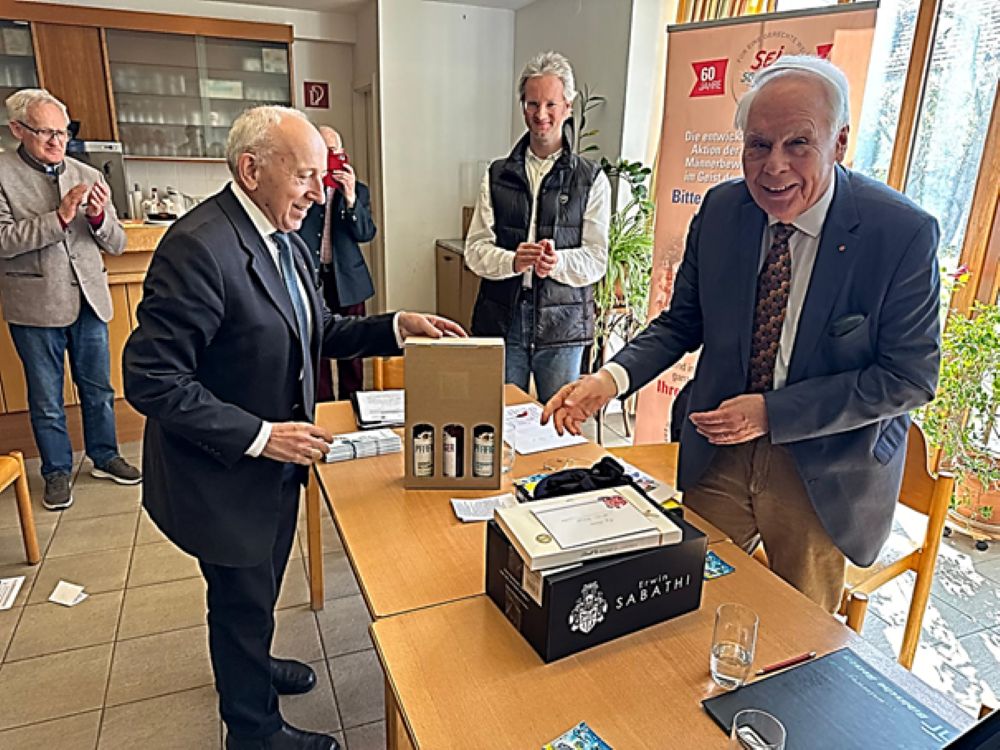 Große Freude und Dank über Billett und Geschenke vom Vikariat und unserem Diözesanobmann