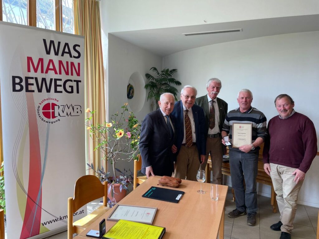 Ehrung von Pfarrobmann Ernst Beiglböck für langjährige verdienstvolle Mitarbeit
